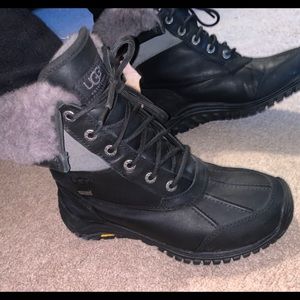 UGG ADIRONDACK II BLACK WATERPROOF SHEEPSKIN BOOTS